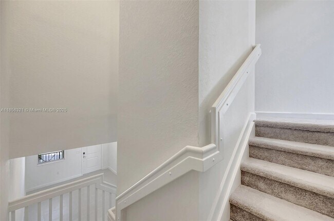 Building Photo - 2546 SE 29th St
