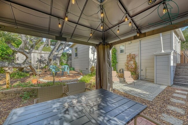 Building Photo - Charming Furnished Two Bedroom Cottage in Carmel-by-the-Sea