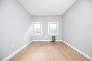 Building Photo - 667 Glenmore Ave