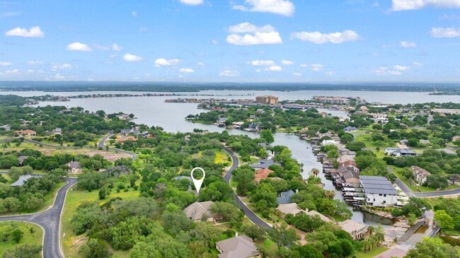 Building Photo - 106 Cross Bow