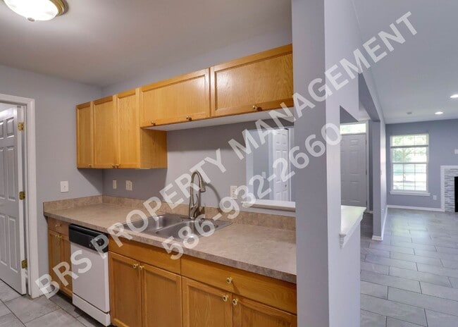 Building Photo - 2 Bedroom 2 Bathroom Condo in Sterling Heights