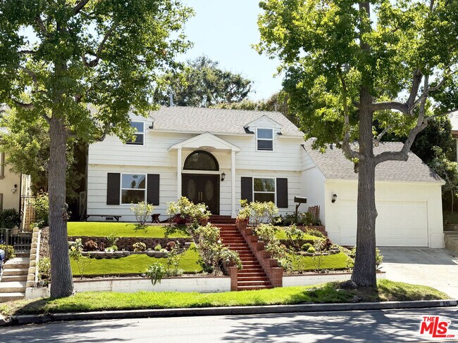 Primary Photo - 661 Warner Ave