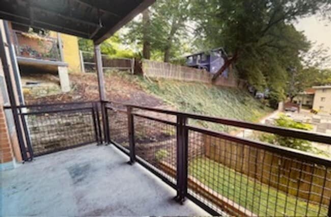 Building Photo - Fantastic 2BR/1BA with Parking & Secured Entry in Takoma Park