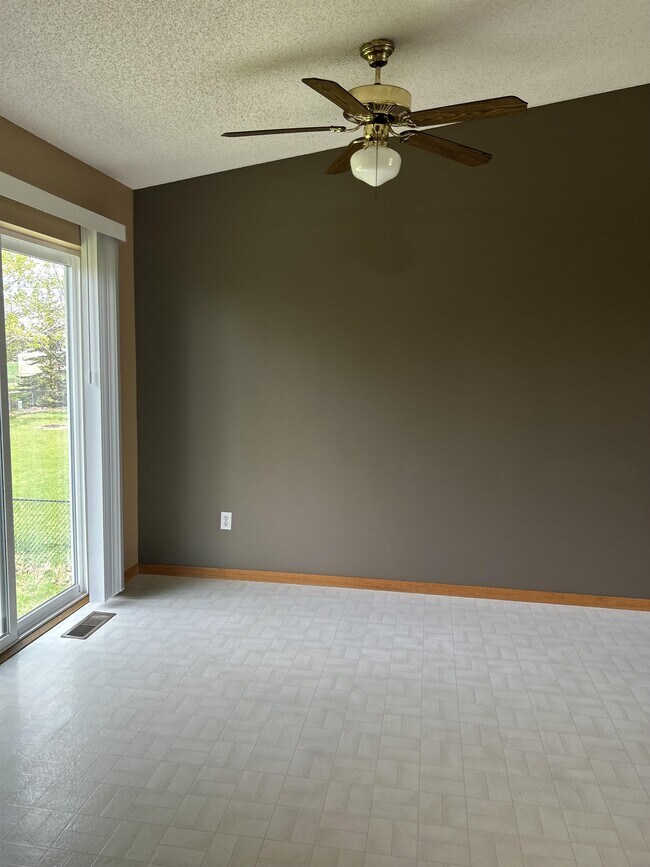 Building Photo - 9059 Oriole Ln