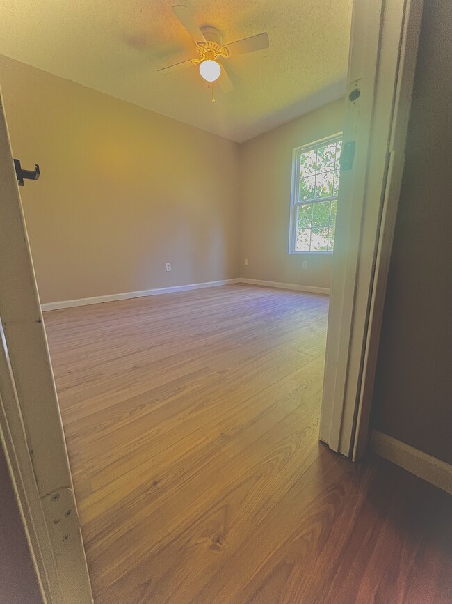 Building Photo - 367 E Reedy Fork Rd