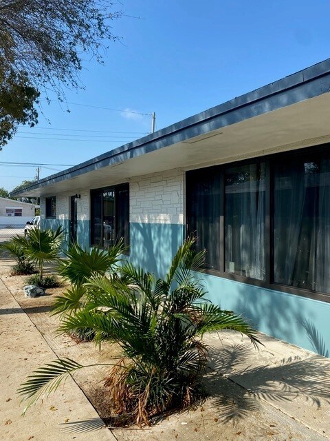 Building Photo - 408 SW 8th St