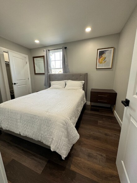 Primary Photo - 328 N Euclid Ave