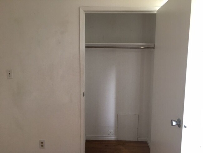 Building Photo - Foothill Condo