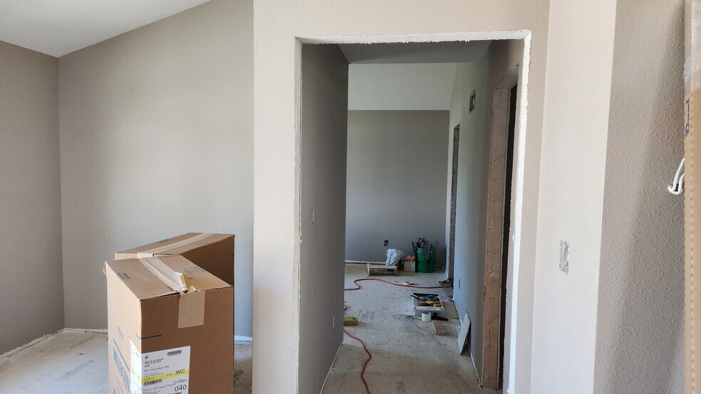Building Photo - 1207 Hillwood Blvd