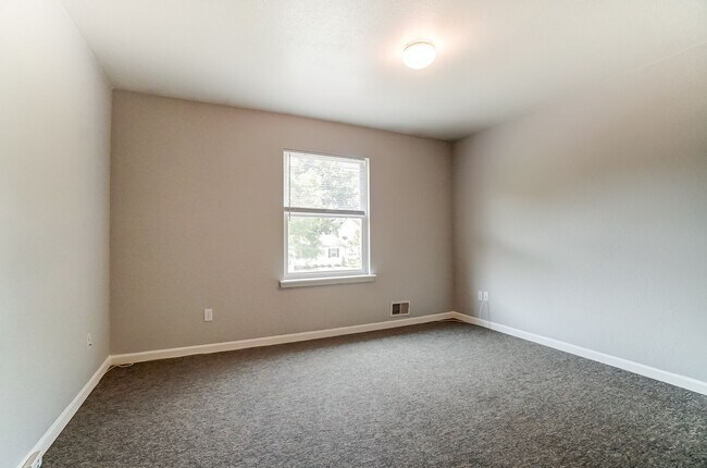 Building Photo - 3704 Willow Run Dr