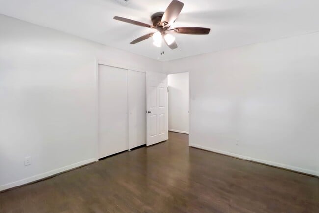 Building Photo - 5602 Sylmar Rd