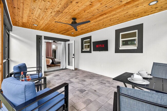 Building Photo - 319 Brentwood Dr