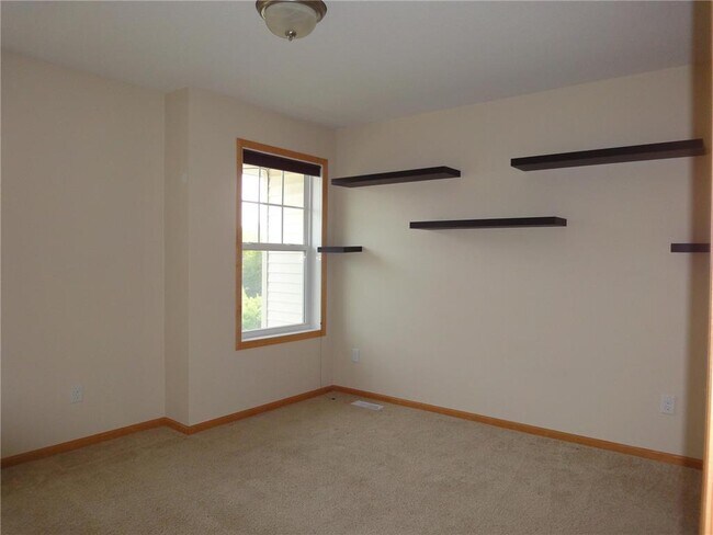 Building Photo - 11846 Emery Village Dr N