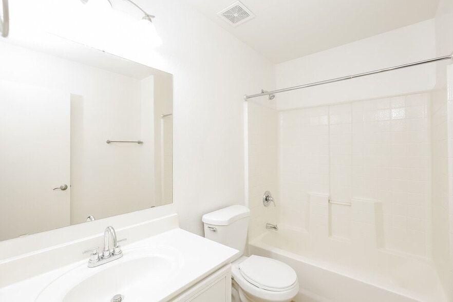 Building Photo - 3429 S 95th Dr