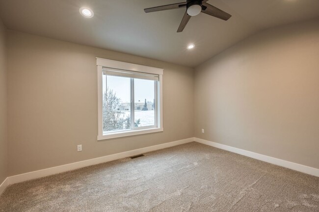 Building Photo - Beautiful 3 Bed, 2.5 Bath Townhome in Ashton