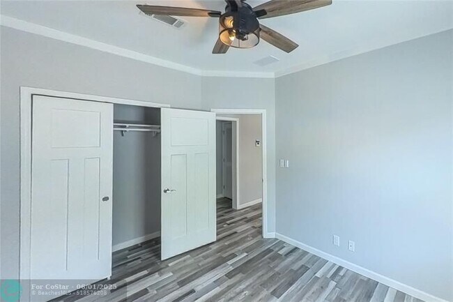 Building Photo - 1757 12th Ct N