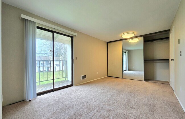 Building Photo - 2 Bedroom Townhome in Marysville Now Available!