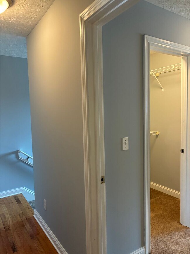 Building Photo - 137 Twin Lakes Dr