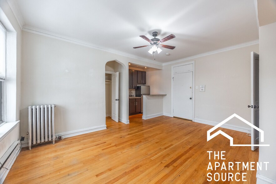 Building Photo - 4616 N Paulina St