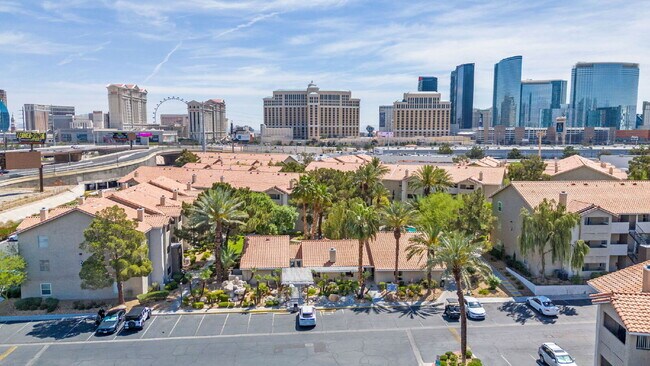 Building Photo - "Spacious 2-Bed, 2-Bath Condo Retreat in the Heart of Las Vegas!"