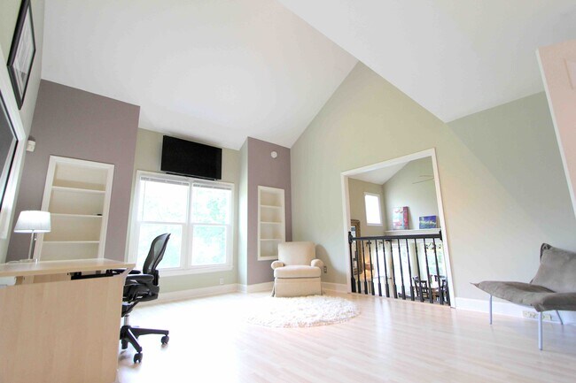 Building Photo - 5711 Chadwick Ln