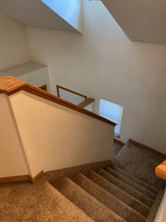 Building Photo - STUDENTS WELCOME! Single-Family Home Walking Distance to CSU!
