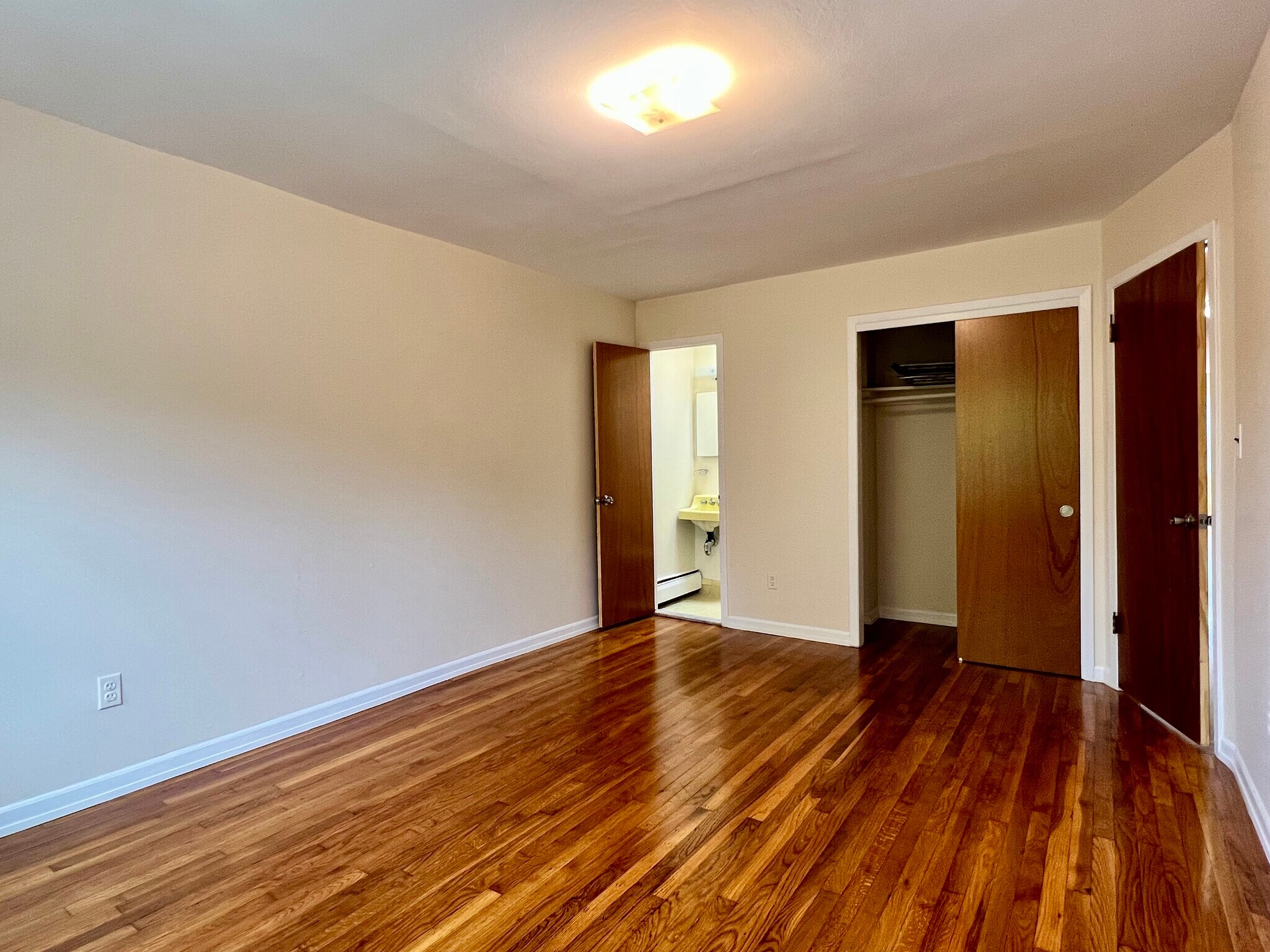 Main Bedroom - 14435 38th Ave