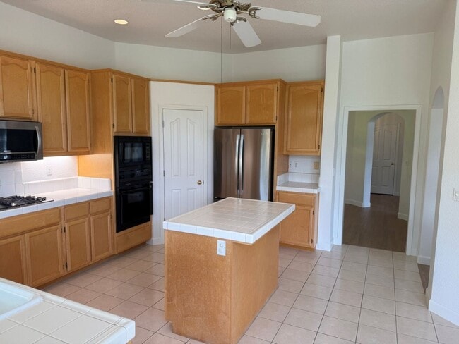 Building Photo - Gated Unique Remodeled 3 Bedroom w/ Golf Course Views in Rancho Solano