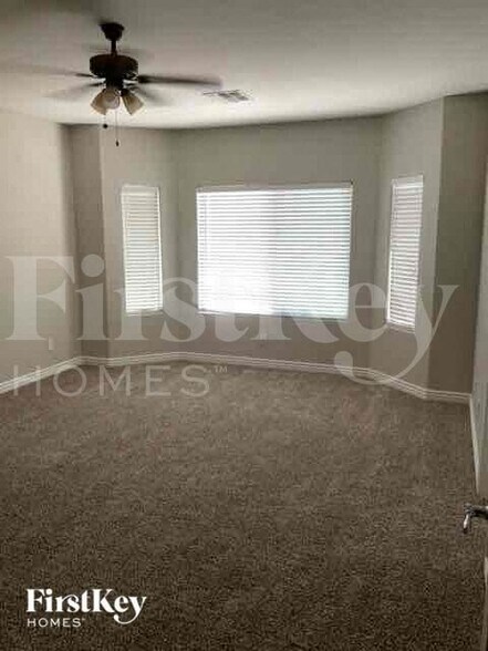 Building Photo - 5737 W Pedro Ln