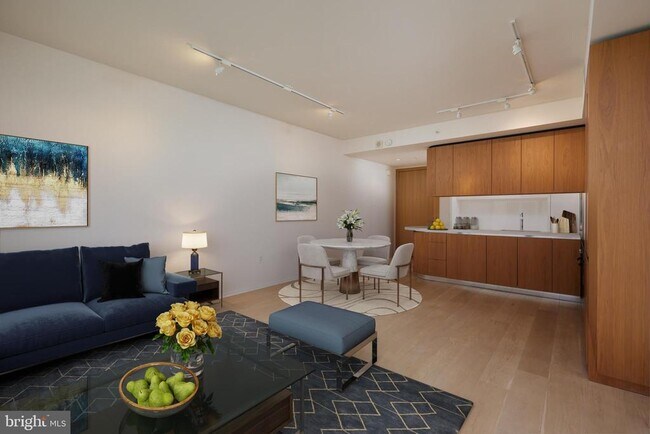 Building Photo - 925 H St NW