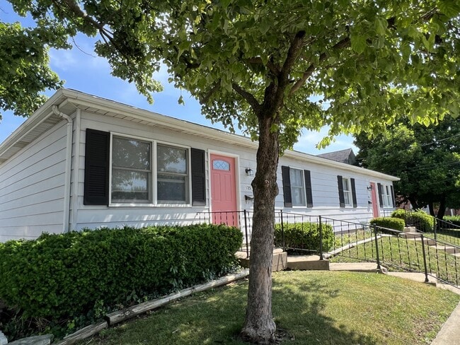 Primary Photo - 125 Daniel Biggs Dr