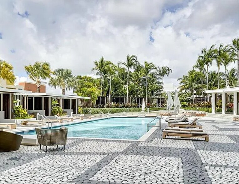 Building Photo - 2020 N Bayshore Dr