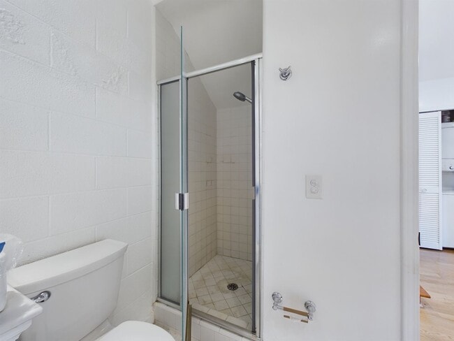 Building Photo - Beautifully remodeled studio downtown PG