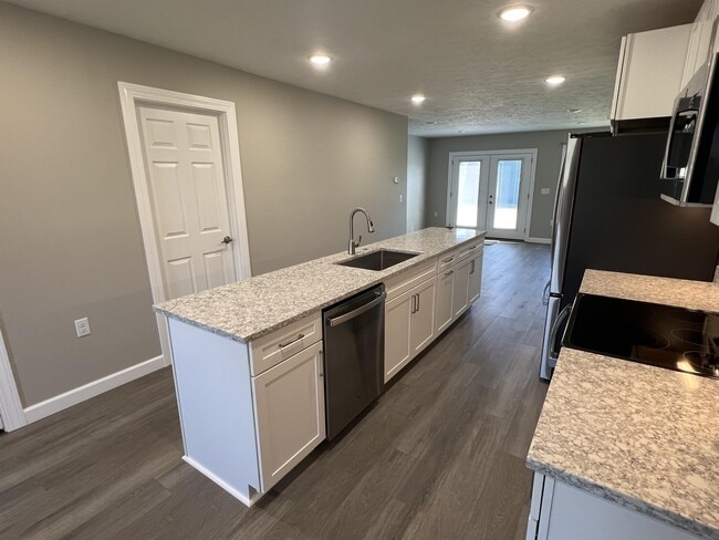 Building Photo - 7 Lakewood Rd