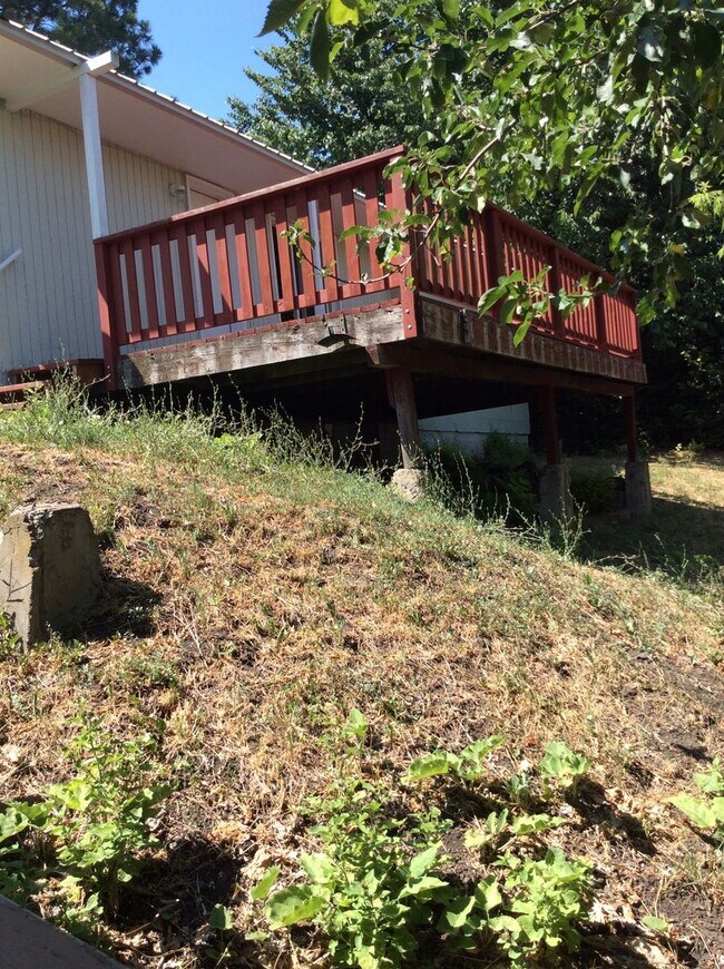 Building Photo - 107 Adams Ave