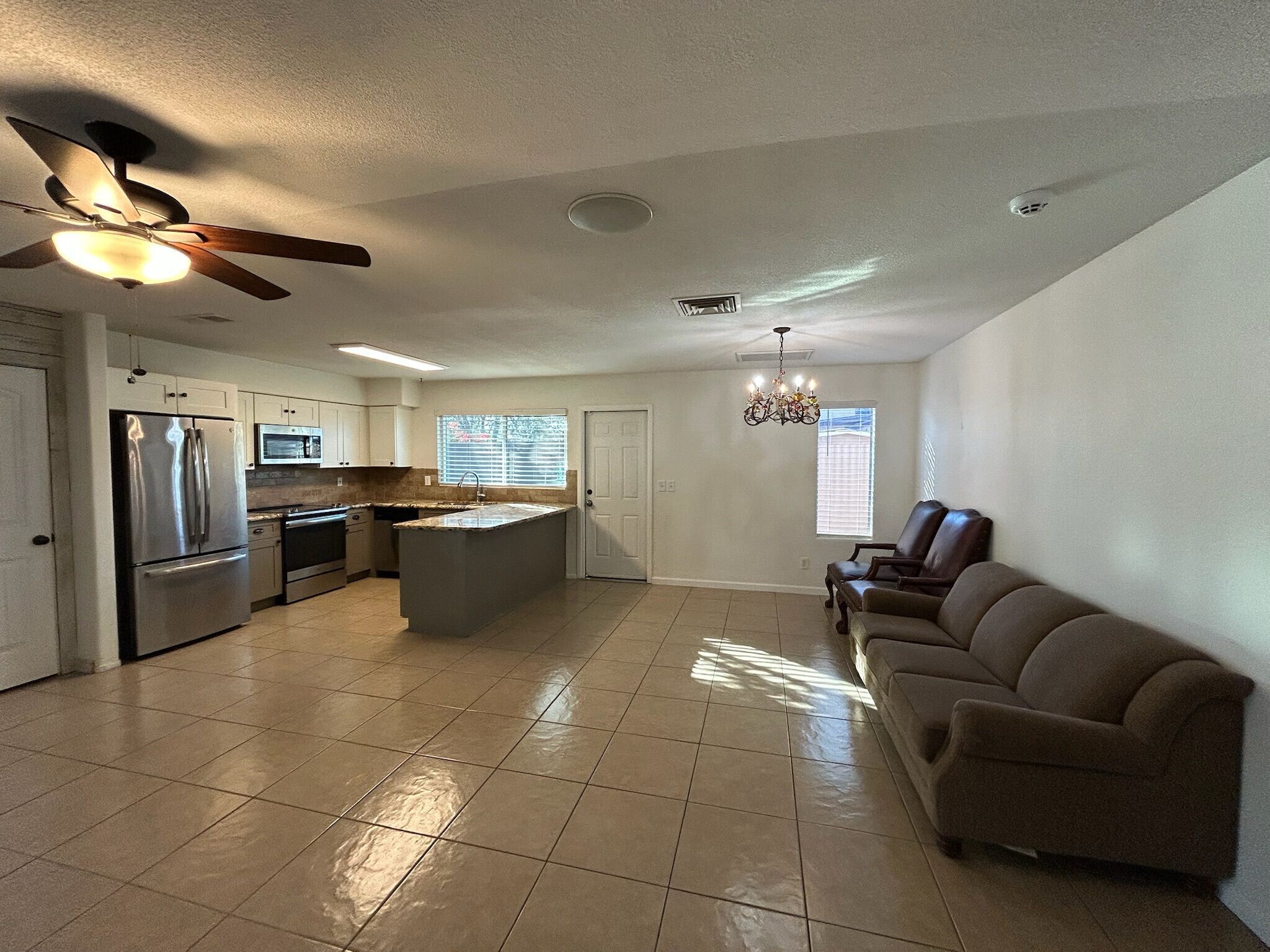 Building Photo - 2933 W Muriel Dr
