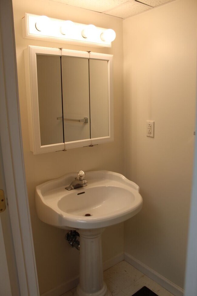 Building Photo - Ring in 2026 with THIS Great Rental!