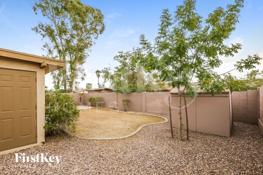 Building Photo - 3827 E Friess Dr