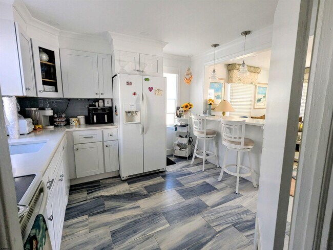 Building Photo - 111 N Jerome Ave