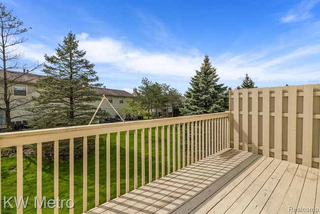 Building Photo - 5652 Drake Hollow Dr E