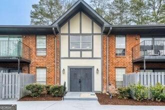 Building Photo - 6851 Roswell Rd