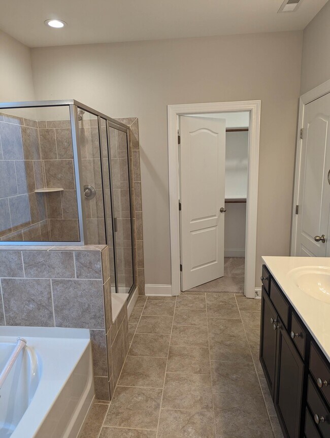Building Photo - 1008 Cotulla Dr