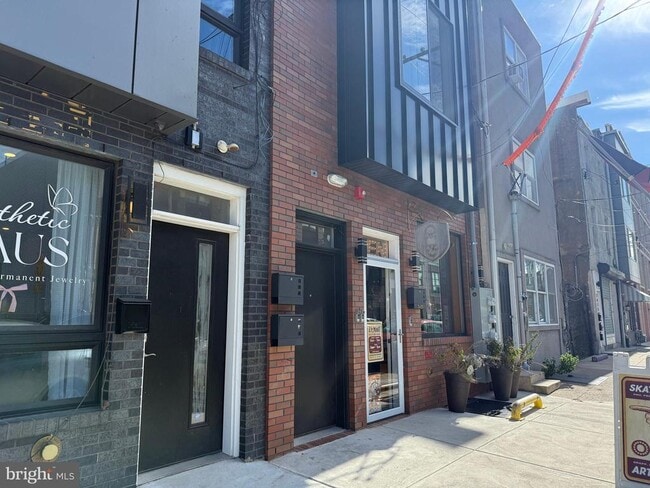 Building Photo - 2421 Frankford Ave