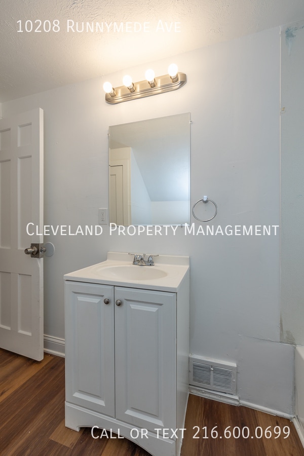 Building Photo - 10208 Runnymede Ave