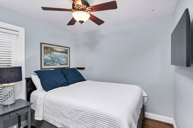 Building Photo - Fully Furnished Mid Term Lease