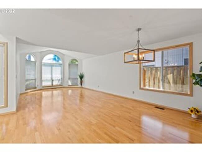 Building Photo - Single Level in Desirable Tigard Neighborhood