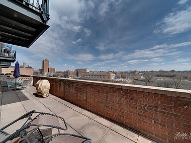 Building Photo - 140 S River St