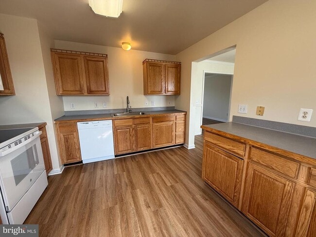 Building Photo - 700 E H St