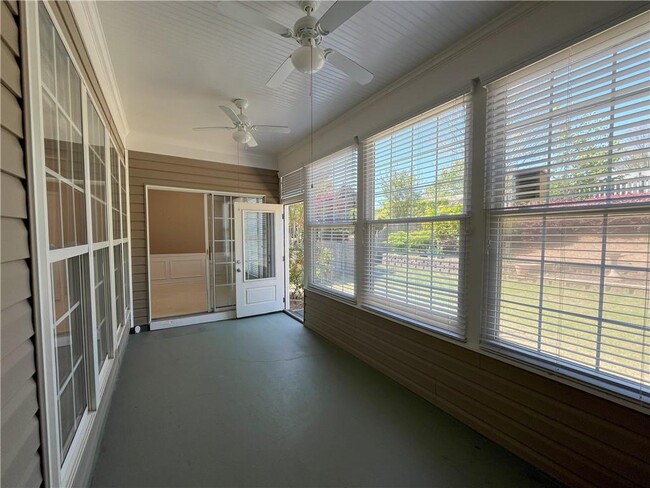 Building Photo - 916 Santa Anita Dr