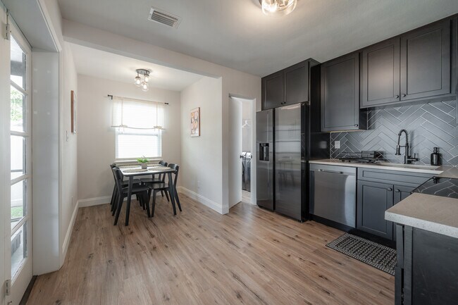 Building Photo - 2400 34th Ave N